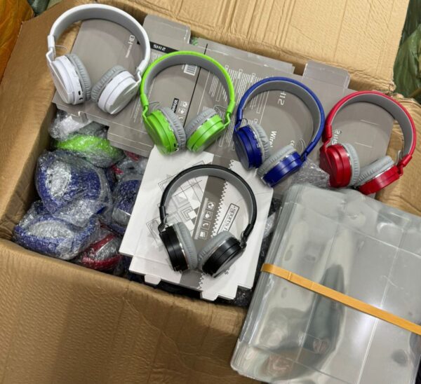 HS12 bluetooth headphones